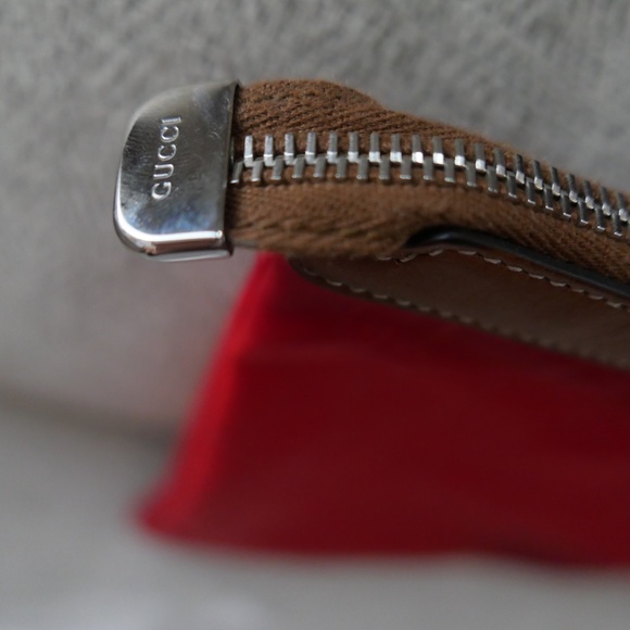 GUCCI Red Zippered Pouch - Picture 5 of 5